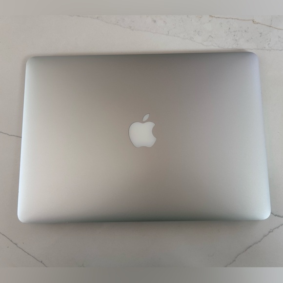 Apple MacBook Air - Picture 2 of 8